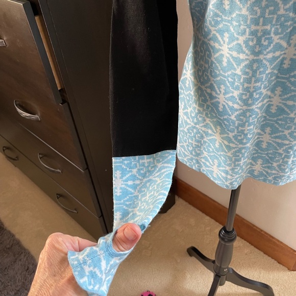 New W/Tags Soft mount Wool Sweater With Thumb holes, Long Sleeves and Zipper. - Picture 3 of 7